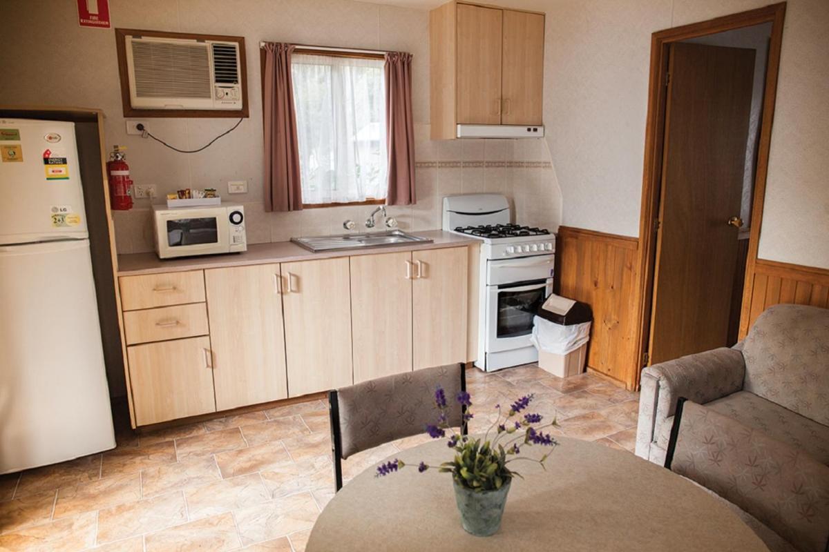Crystal Brook Tourist Park Hotell Doncaster East Rum bild