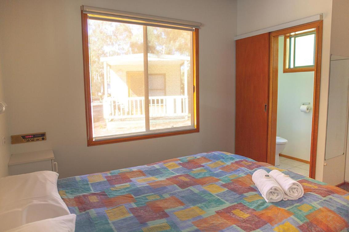 Crystal Brook Tourist Park Hotell Doncaster East Rum bild